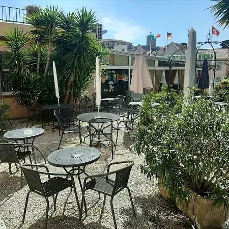 מלון L'olivier - Piscine & Parking 3*