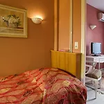 Hotel L'olivier - Piscine & Parking 3*
