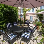 L'olivier - Piscine & Parking Hotel 3*