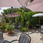 L'olivier - Piscine & Parking