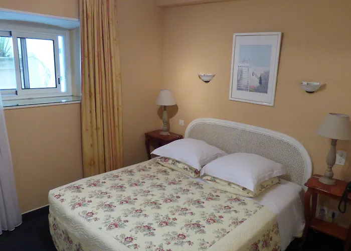 Hotel L'olivier - Piscine & Parking
