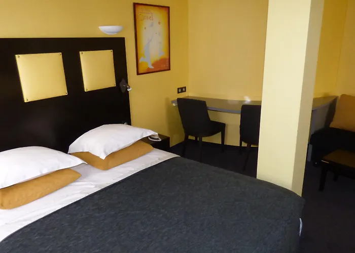 Hotel L'olivier - Piscine & Parking