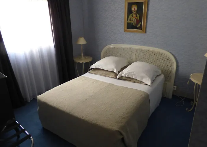 Hotel L'olivier - Piscine & Parking