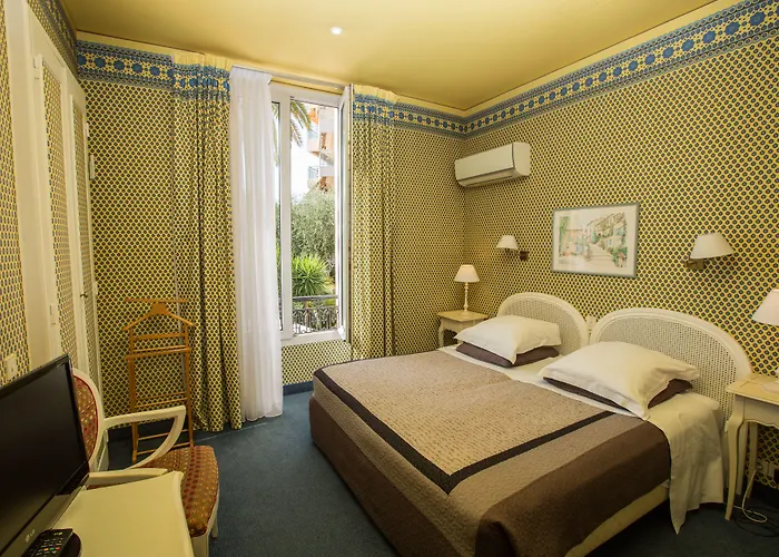 Hotel L'olivier - Piscine & Parking