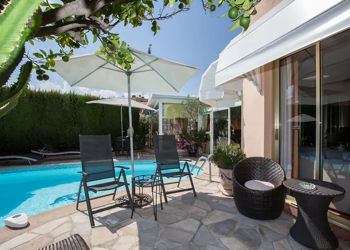 L'olivier - Piscine & Parking