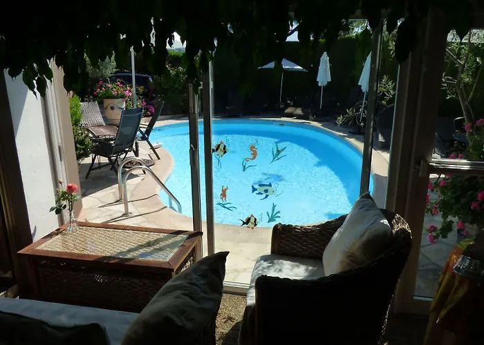 L'olivier - Piscine & Parking