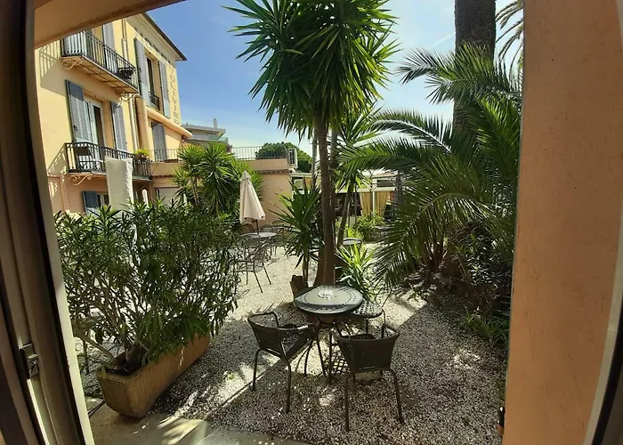 Hotel L'olivier - Piscine & Parking