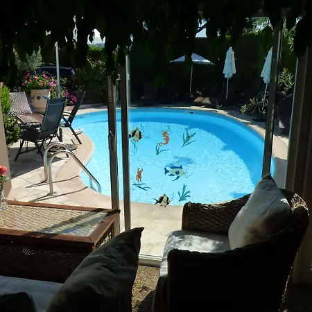 L'olivier - Piscine & Parking