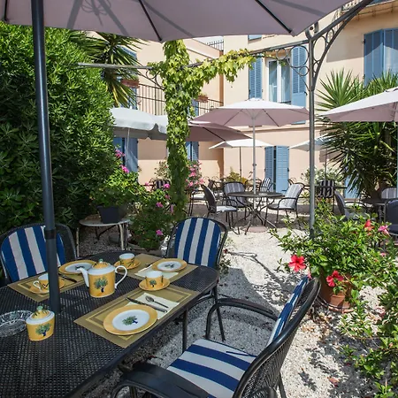 L'olivier - Piscine & Parking