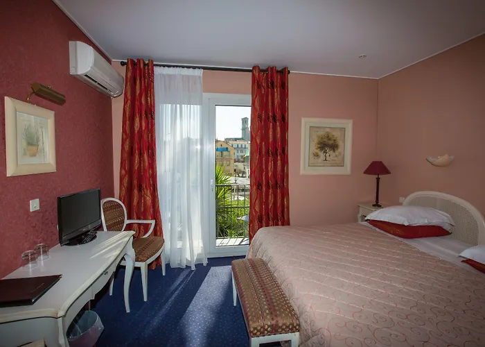 Otel L'olivier - Piscine & Parking Cannes