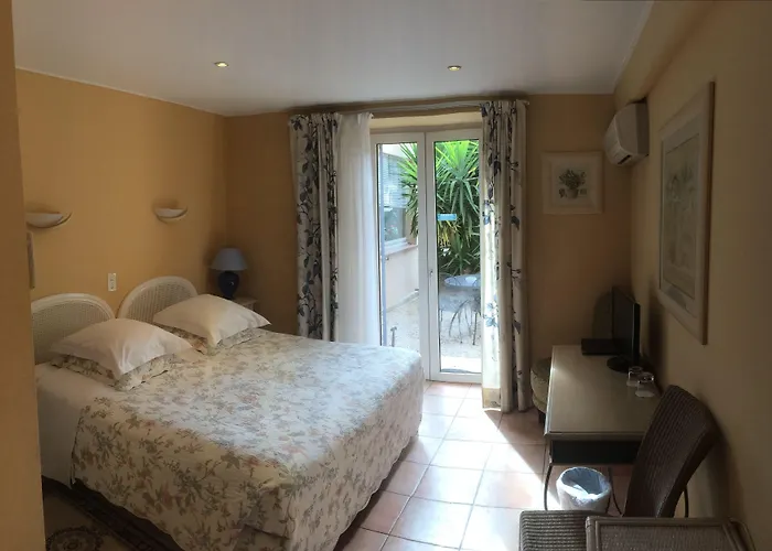 L'olivier - Piscine & Parking 3* Cannes