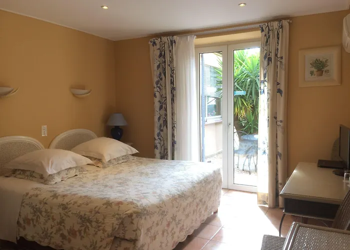 Hotel L'olivier - Piscine & Parking