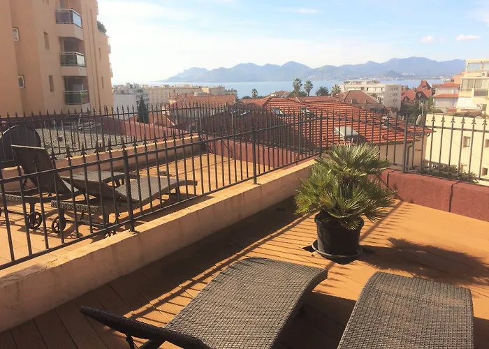 Hotel L'olivier - Piscine & Parking 3*