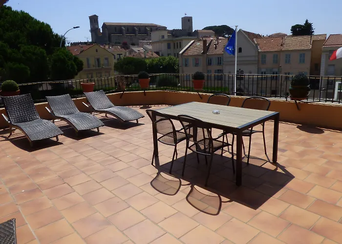 Hotel L'olivier - Piscine & Parking 3*
