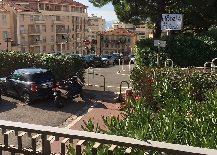 Otel L'olivier - Piscine & Parking