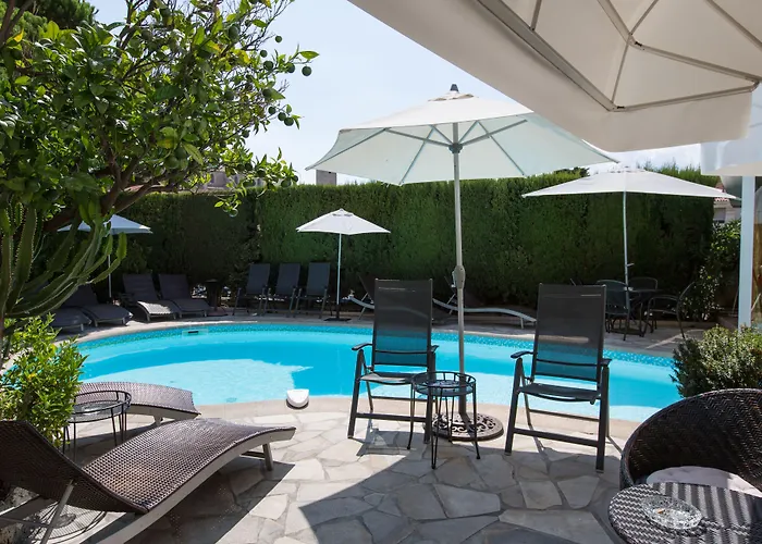 Hotel L'olivier - Piscine & Parking