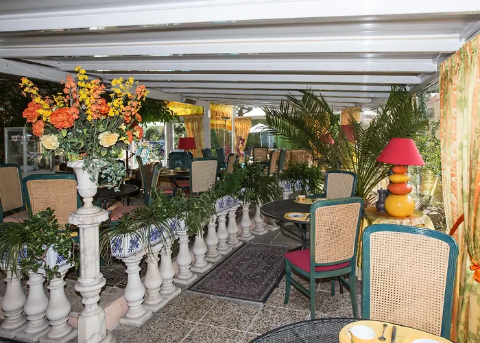 Hotel L'olivier - Piscine & Parking Cannes