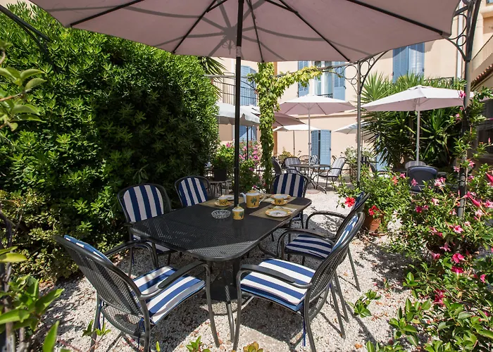 L'olivier - Piscine & Parking Hotel 3*