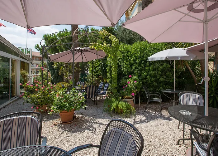 L'olivier - Piscine & Parking