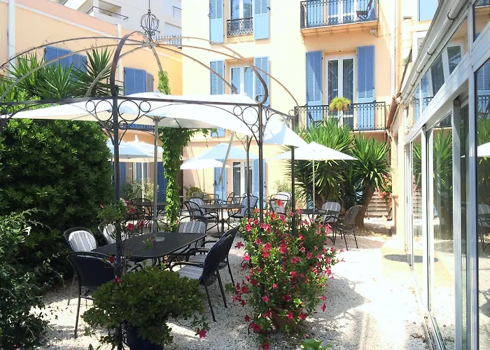 Hotel L'olivier - Piscine & Parking 3*