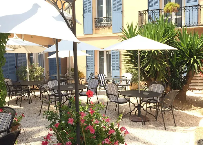 Otel L'olivier - Piscine & Parking 3*