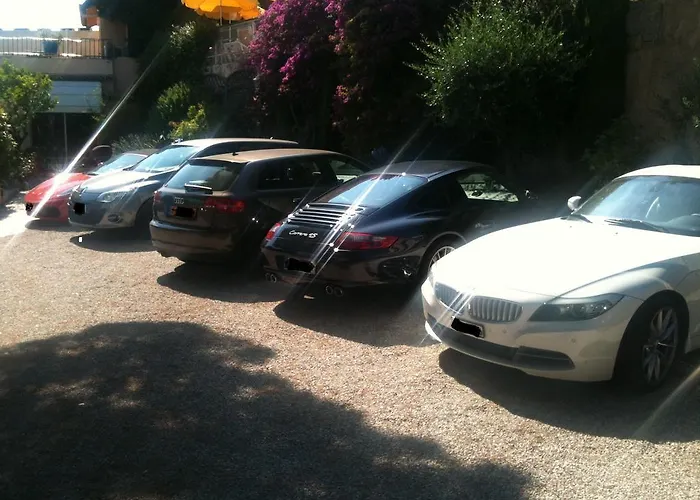 L'olivier - Piscine & Parking