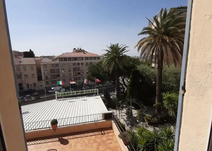 L'olivier - Piscine & Parking Cannes