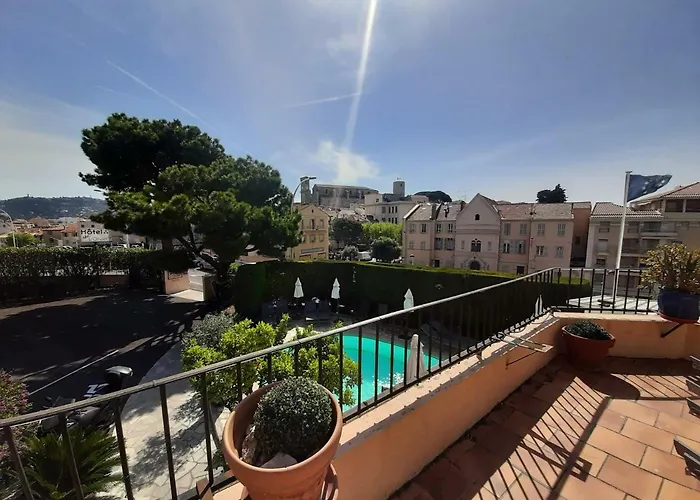 Otel L'olivier - Piscine & Parking