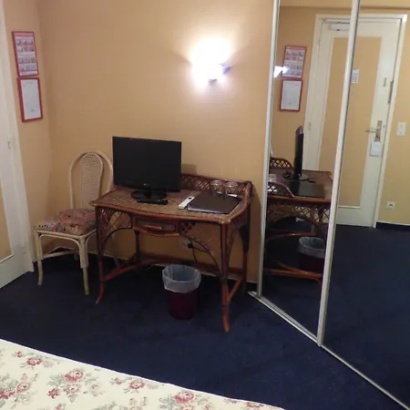 L'olivier - Piscine & Parking Hotel