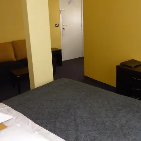 L'olivier - Piscine & Parking 3*