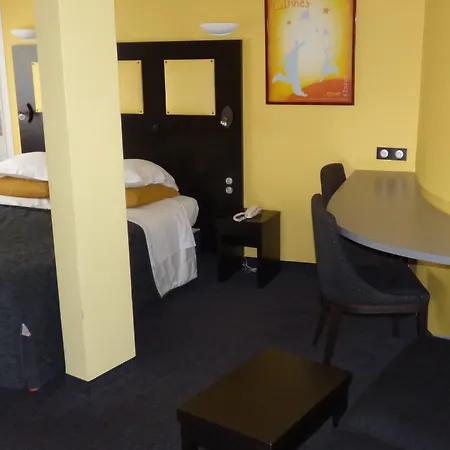 L'olivier - Piscine & Parking 3* Cannes