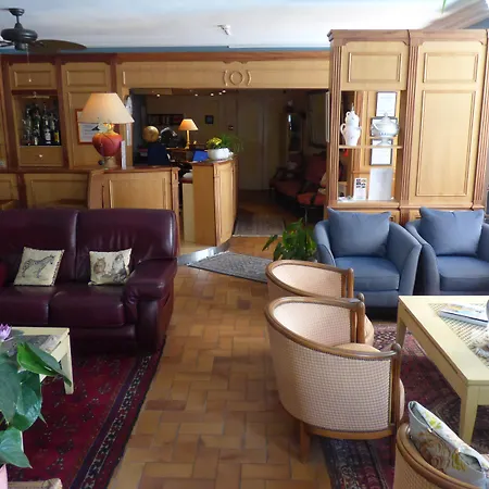 L'olivier - Piscine & Parking 3*