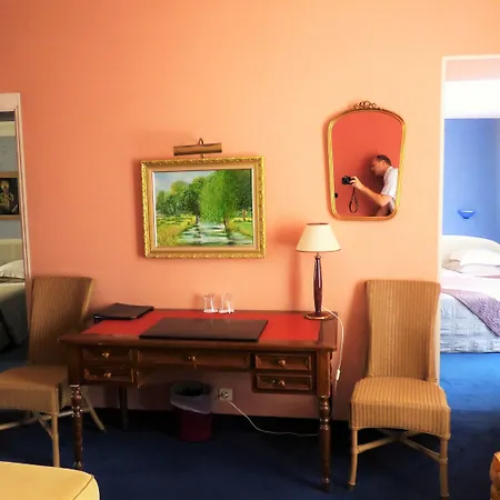 L'olivier - Piscine & Parking 3*