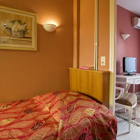 Hotel L'olivier - Piscine & Parking 3*