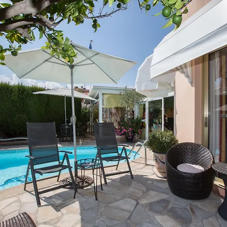 L'olivier - Piscine & Parking