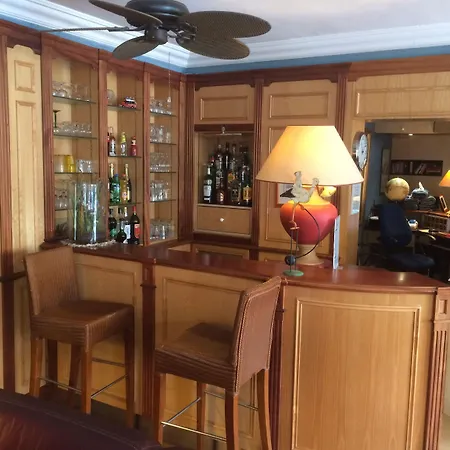 Hotel L'olivier - Piscine & Parking 3*