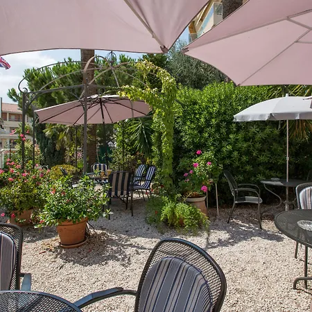 L'olivier - Piscine & Parking