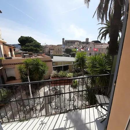 L'olivier - Piscine & Parking